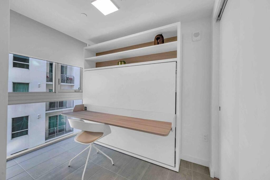 Appartement Breathtaking 1Br In The Heart Miami Extérieur photo