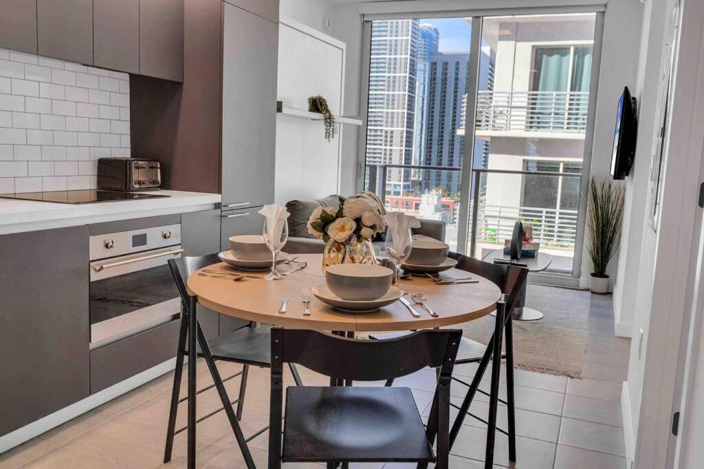 Appartement Breathtaking 1Br In The Heart Miami Extérieur photo