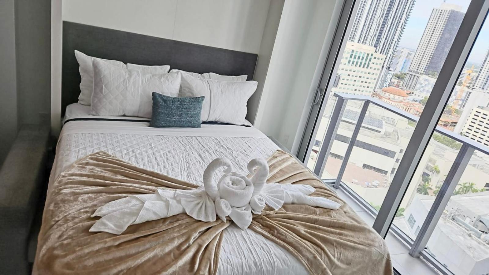 Appartement Breathtaking 1Br In The Heart Miami Extérieur photo